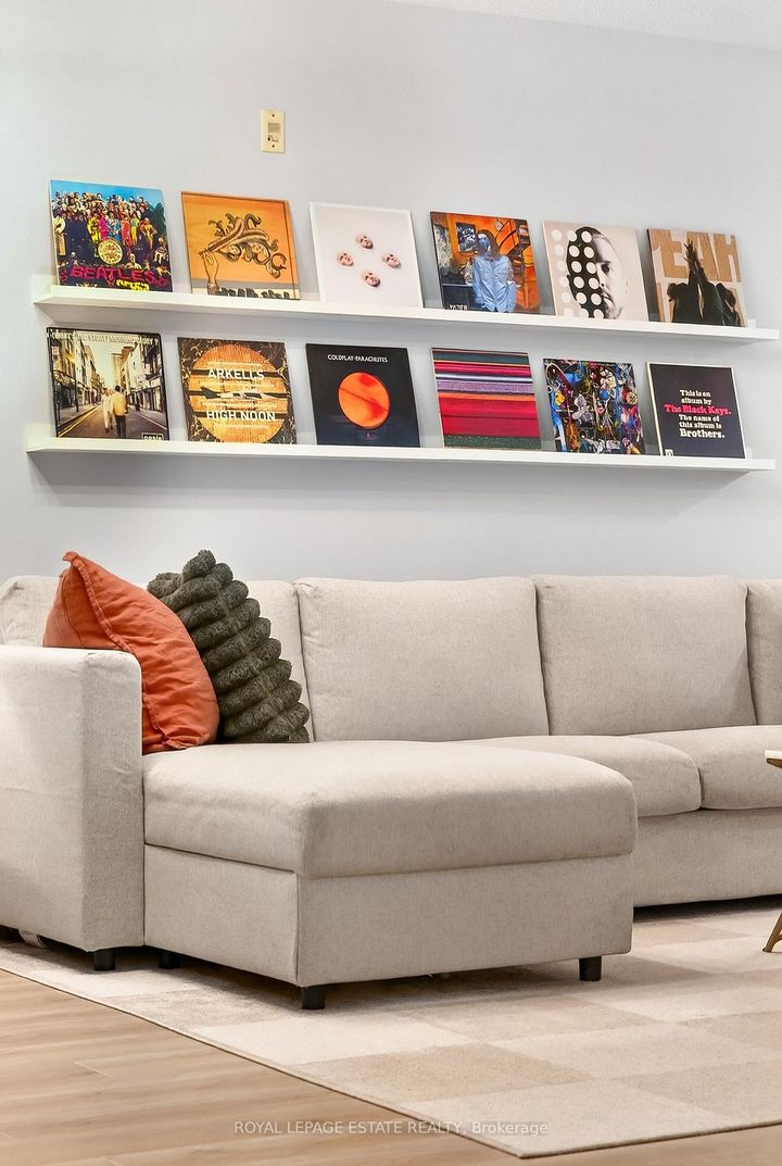 Photo 10 at 101 - 2035 Appleby Line, Uptown, Burlington