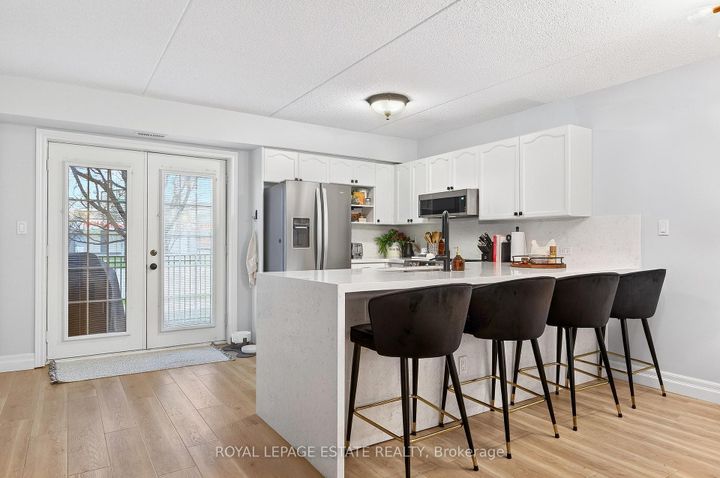 Photo 12 at 101 - 2035 Appleby Line, Uptown, Burlington