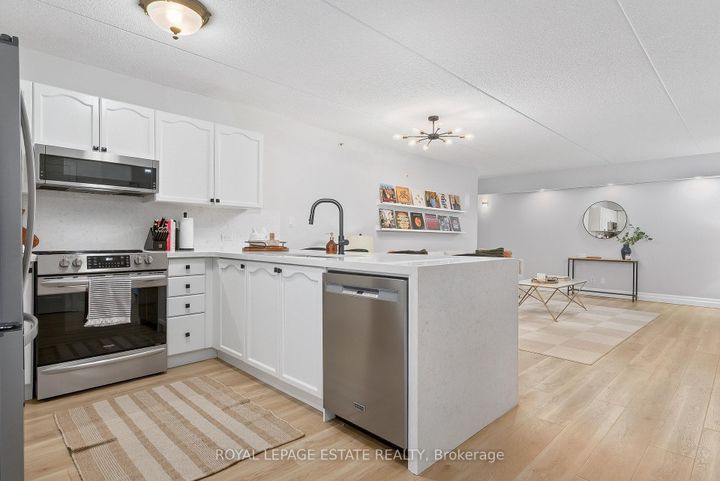 Photo 14 at 101 - 2035 Appleby Line, Uptown, Burlington