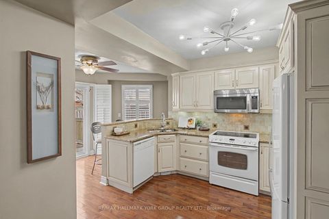 Photo 6 at 28 Hollingshead Drive, Aurora Village, Aurora