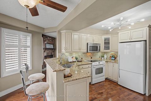 Photo 7 at 28 Hollingshead Drive, Aurora Village, Aurora