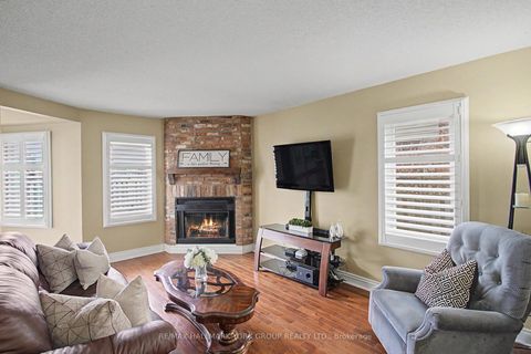 Photo 11 at 28 Hollingshead Drive, Aurora Village, Aurora