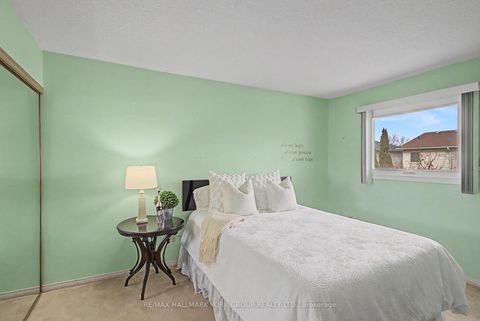 Photo 15 at 28 Hollingshead Drive, Aurora Village, Aurora