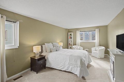 Photo 16 at 28 Hollingshead Drive, Aurora Village, Aurora