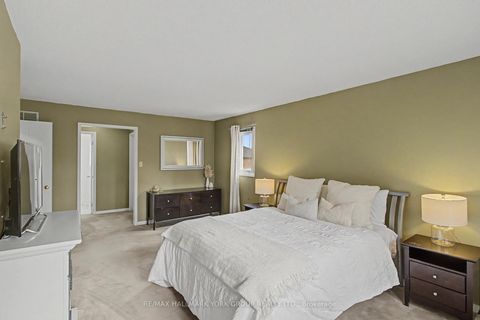 Photo 17 at 28 Hollingshead Drive, Aurora Village, Aurora