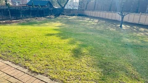 Photo 33 at 85 Harlow Crescent, Beaumonde Heights, Toronto