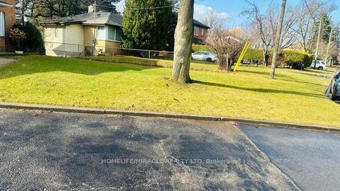 Photo 38 at 85 Harlow Crescent, Beaumonde Heights, Toronto