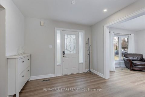 Photo 3 at 40 Chartwell Crescent, Keswick North, Georgina