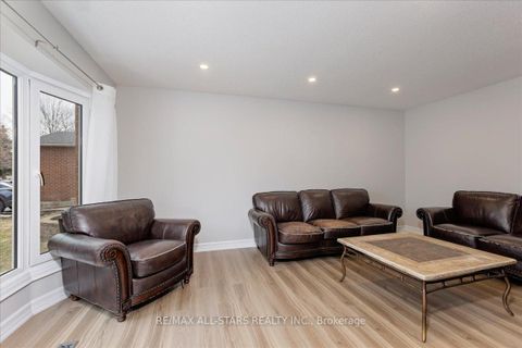 Photo 4 at 40 Chartwell Crescent, Keswick North, Georgina