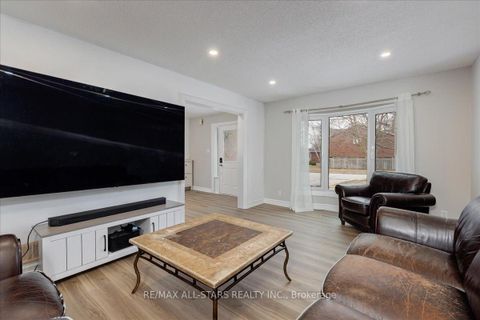 Photo 5 at 40 Chartwell Crescent, Keswick North, Georgina