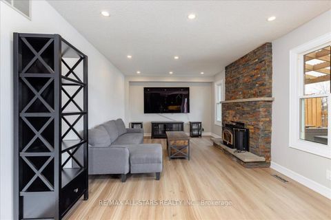 Photo 11 at 40 Chartwell Crescent, Keswick North, Georgina