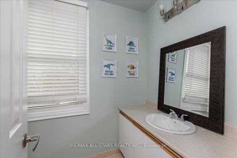 Photo 19 at 40 Chartwell Crescent, Keswick North, Georgina