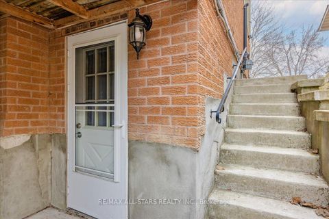 Photo 24 at 40 Chartwell Crescent, Keswick North, Georgina