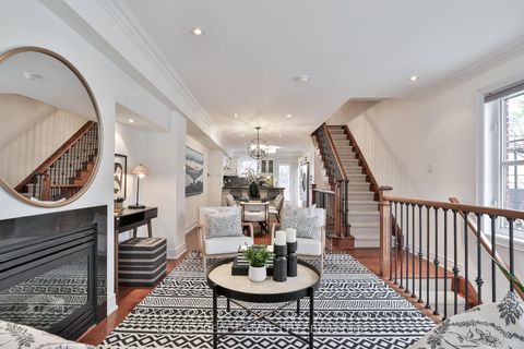 Photo 2 at 188 McCaul Street, Chinatown, Toronto