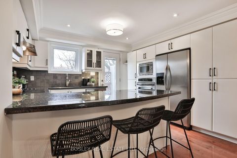 Photo 8 at 188 McCaul Street, Chinatown, Toronto