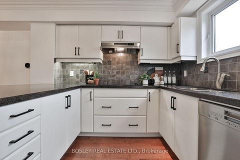 Photo 10 at 188 McCaul Street, Chinatown, Toronto