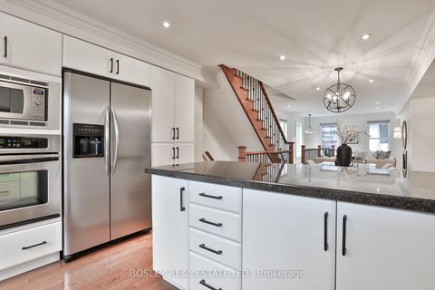 Photo 12 at 188 McCaul Street, Chinatown, Toronto