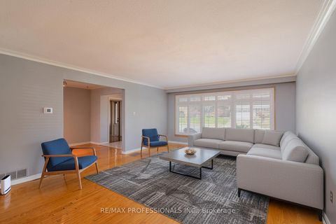 Photo 7 at 315 Markland Drive, Markland Wood, Toronto