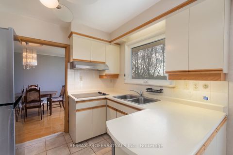 Photo 9 at 315 Markland Drive, Markland Wood, Toronto
