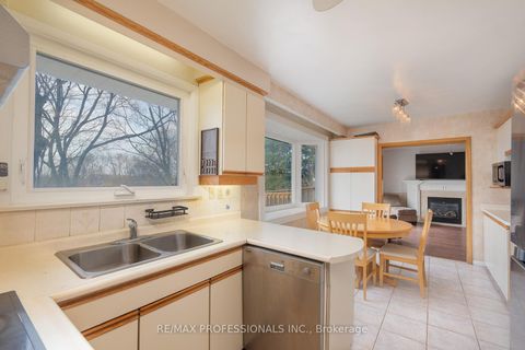 Photo 10 at 315 Markland Drive, Markland Wood, Toronto