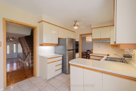 Photo 11 at 315 Markland Drive, Markland Wood, Toronto