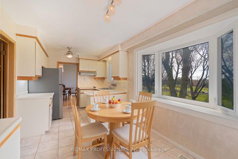 Photo 12 at 315 Markland Drive, Markland Wood, Toronto