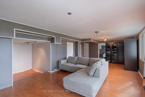 Photo 31 at 315 Markland Drive, Markland Wood, Toronto