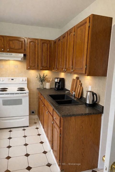 Photo 14 at 189 Parkside Drive, Swansea, Toronto