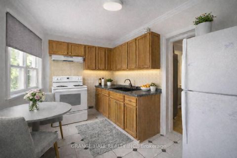Photo 15 at 189 Parkside Drive, Swansea, Toronto
