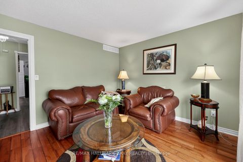Photo 11 at 15 Wilde Place, Letitia Heights, Barrie