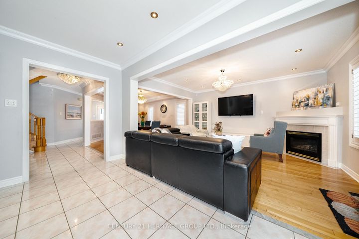 Photo 6 at 2211 Old Rutherford Road, Maple, Vaughan