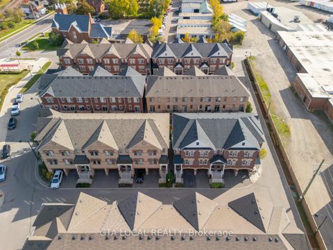 Photo 5 at 31 - 10 Porter Avenue W, West Woodbridge, Vaughan