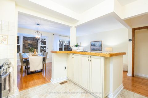 Photo 11 at 23 - 385 THE EAST MALL, City Centre West, Toronto