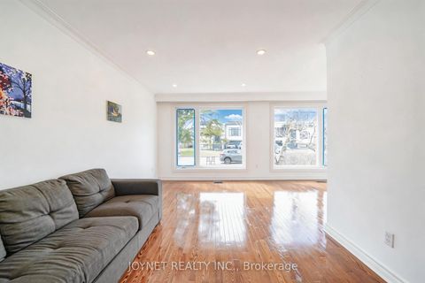 Photo 4 at 299 Palmer Avenue, Harding, Richmond Hill