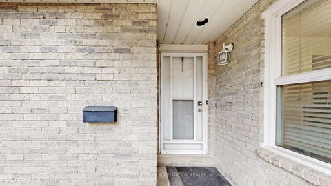 Photo 2 at 13 Don Head Village Boulevard, North Richvale, Richmond Hill