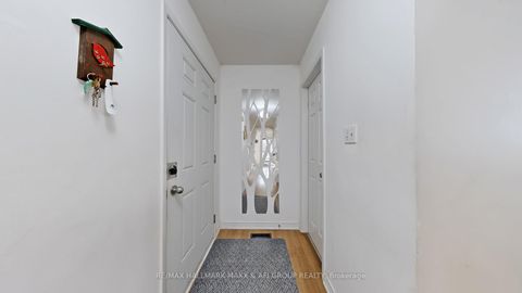 Photo 3 at 13 Don Head Village Boulevard, North Richvale, Richmond Hill