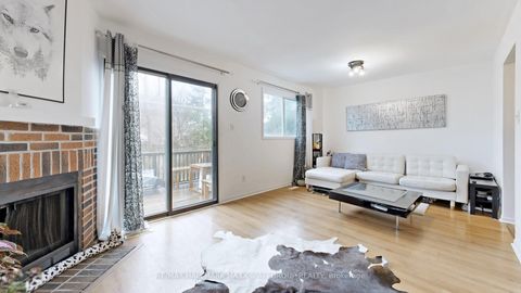 Photo 4 at 13 Don Head Village Boulevard, North Richvale, Richmond Hill