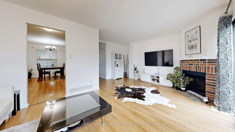 Photo 7 at 13 Don Head Village Boulevard, North Richvale, Richmond Hill