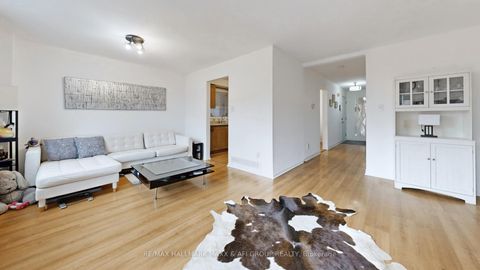 Photo 8 at 13 Don Head Village Boulevard, North Richvale, Richmond Hill