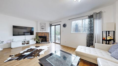 Photo 9 at 13 Don Head Village Boulevard, North Richvale, Richmond Hill