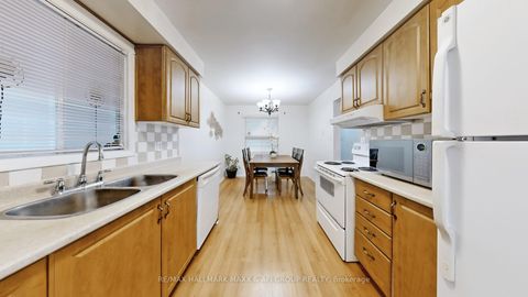 Photo 15 at 13 Don Head Village Boulevard, North Richvale, Richmond Hill