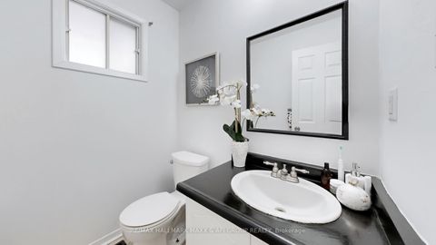 Photo 18 at 13 Don Head Village Boulevard, North Richvale, Richmond Hill