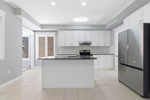 Photo 10 at 200 Paradelle Drive, Oak Ridges Lake Wilcox, Richmond Hill