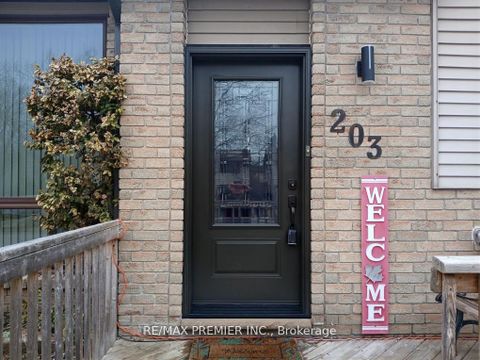 Photo 2 at 203 Burns Circle, Northwest, Barrie