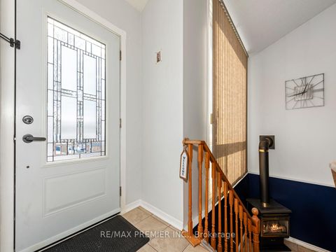 Photo 3 at 203 Burns Circle, Northwest, Barrie