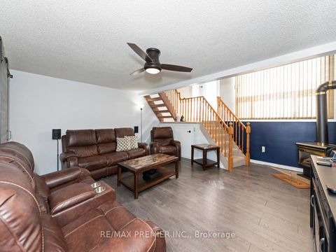 Photo 32 at 203 Burns Circle, Northwest, Barrie