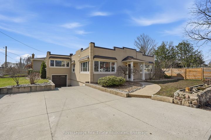 Photo 2 at 56 King Street, Georgetown, Halton Hills