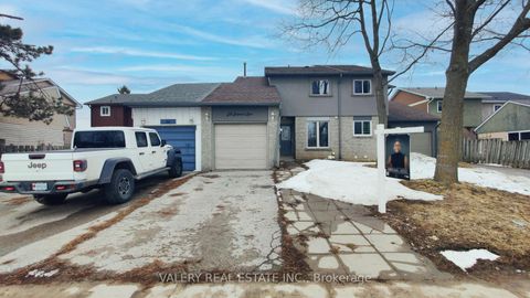 Photo 7 at 24 Lampman Ln Lane, Letitia Heights, Barrie