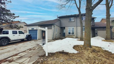 Photo 8 at 24 Lampman Ln Lane, Letitia Heights, Barrie