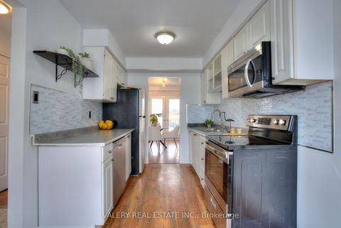 Photo 11 at 24 Lampman Ln Lane, Letitia Heights, Barrie